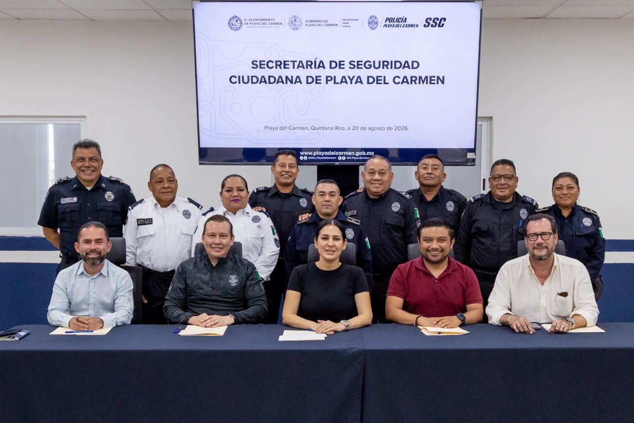 Reconocimiento al retiro digno de policías en Playa del Carmen