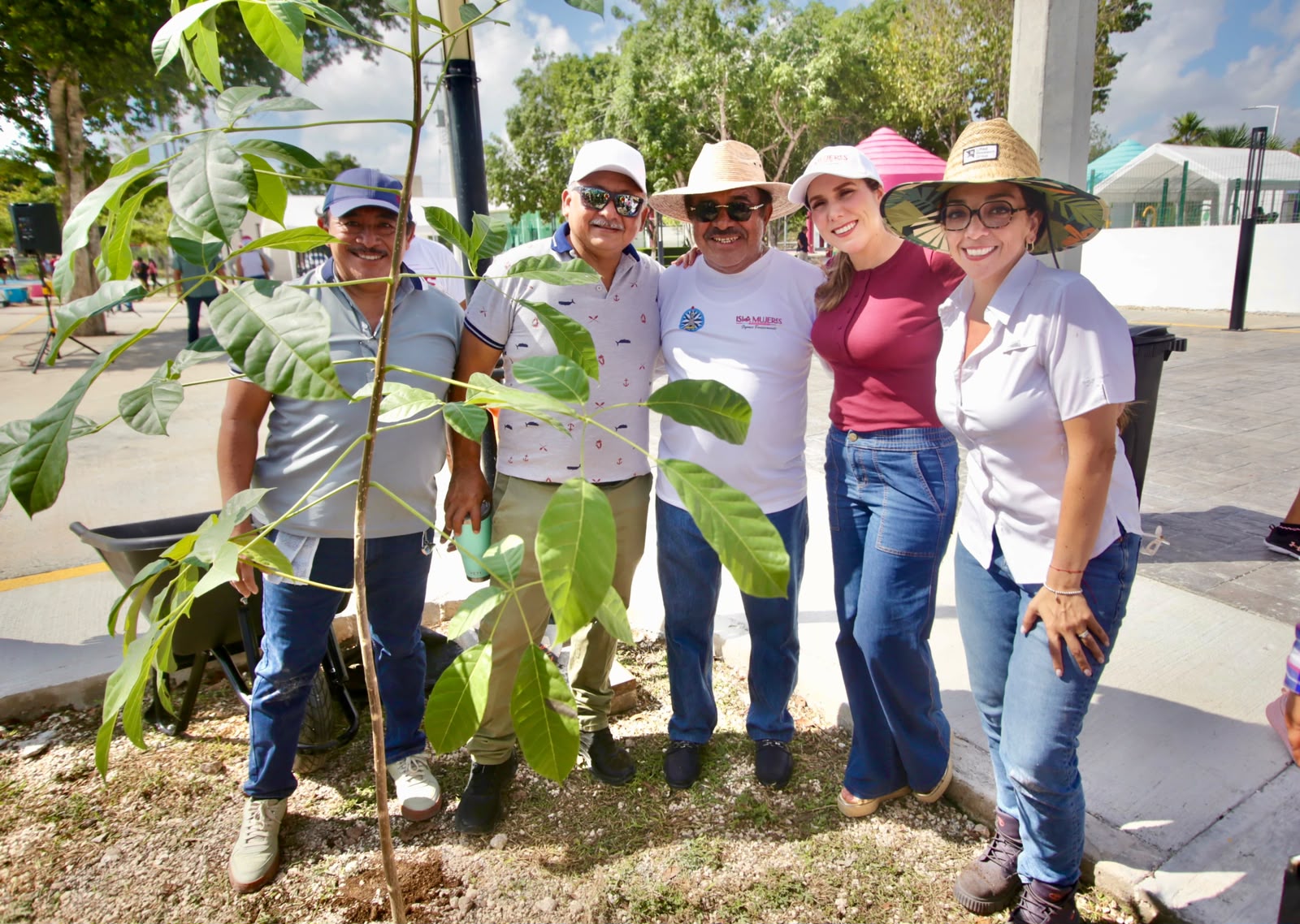 Isla Mujeres participa en Jornada Nacional de Reforestación 2026