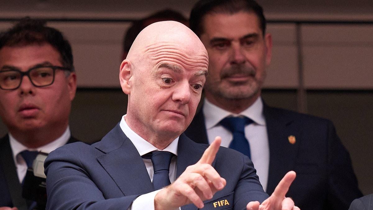 Luis Figo exige renuncia de Gianni Infantino en FIFA