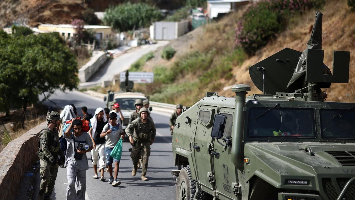 Italia mantiene controles tras llegada de migrantes a Ceuta