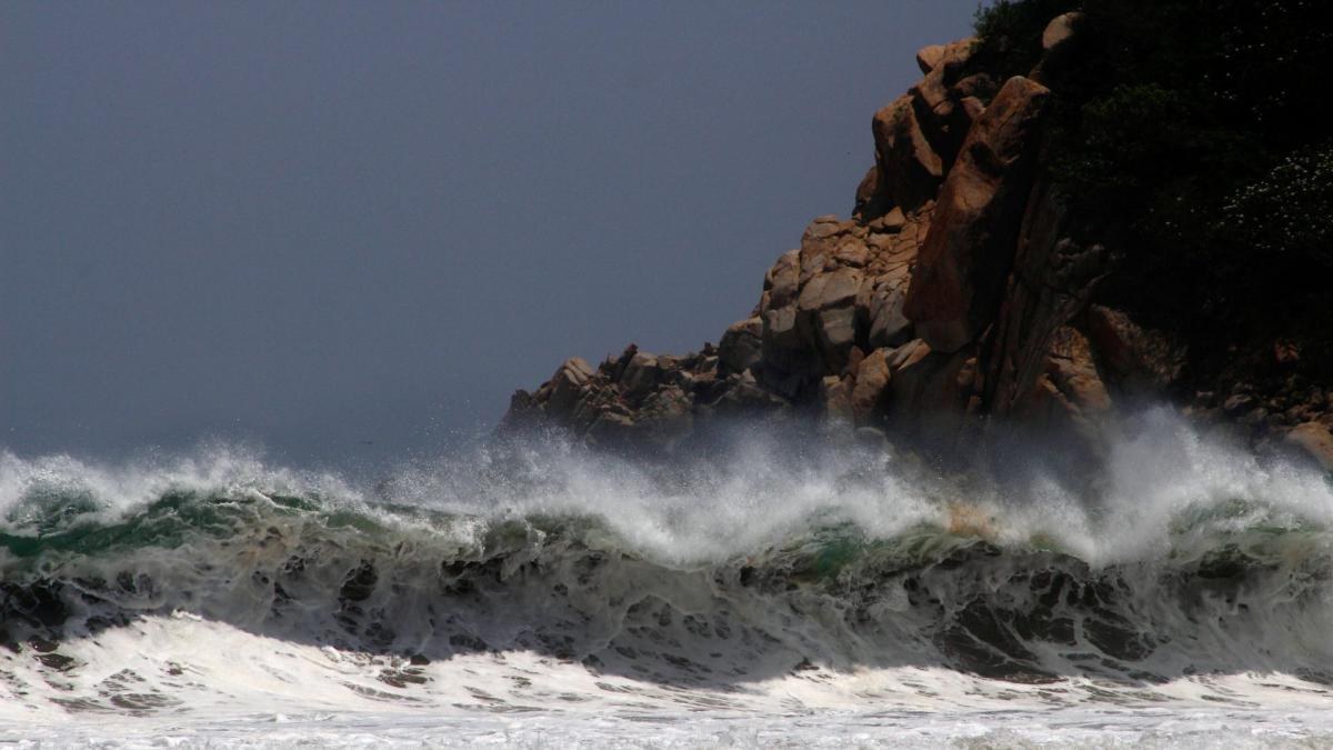 Mantienen alerta por mar de fondo en costas del Pacífico