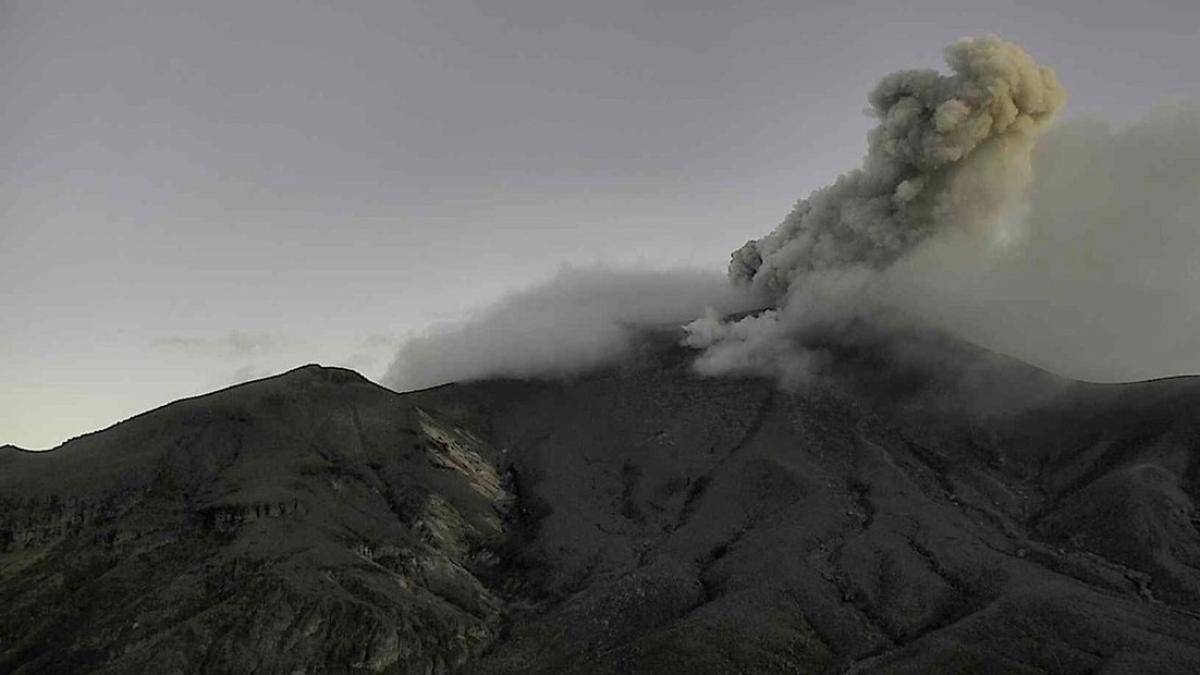 Volcán Puracé emite ceniza tras terremoto en Colombia