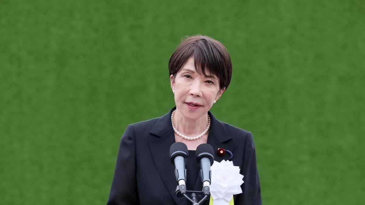 Japón condena visita de Putin a isla en disputa Kuriles