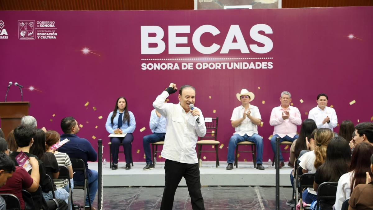 Gobierno de Sonora garantiza becas para estudiantes 2026