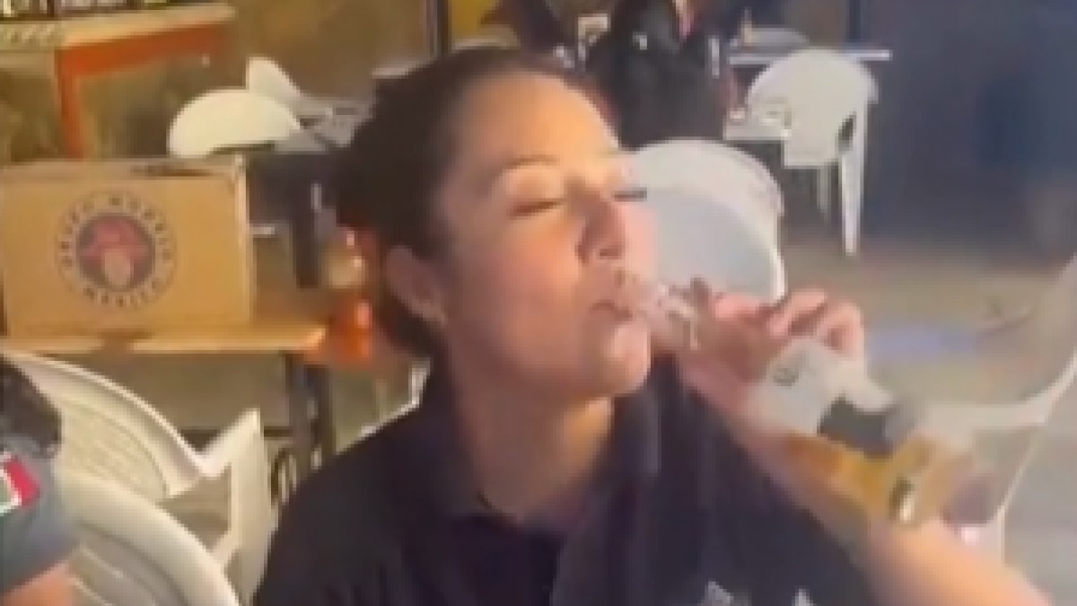 Renuncia policía de Oaxaca tras video consumiendo alcohol