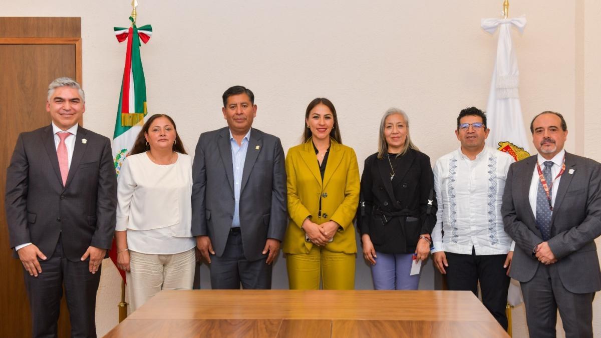 Edomex otorga becas completas a servidores públicos