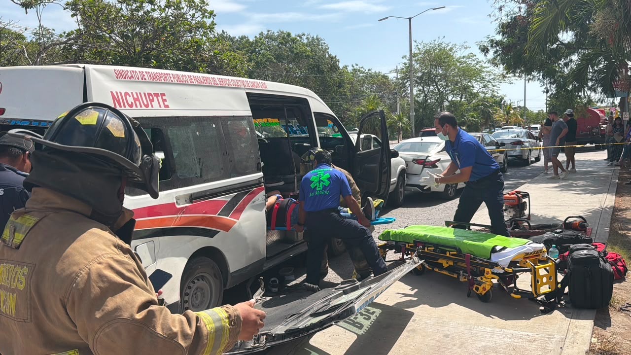 Choque en avenida Nichupté deja 17 heridos en Cancún