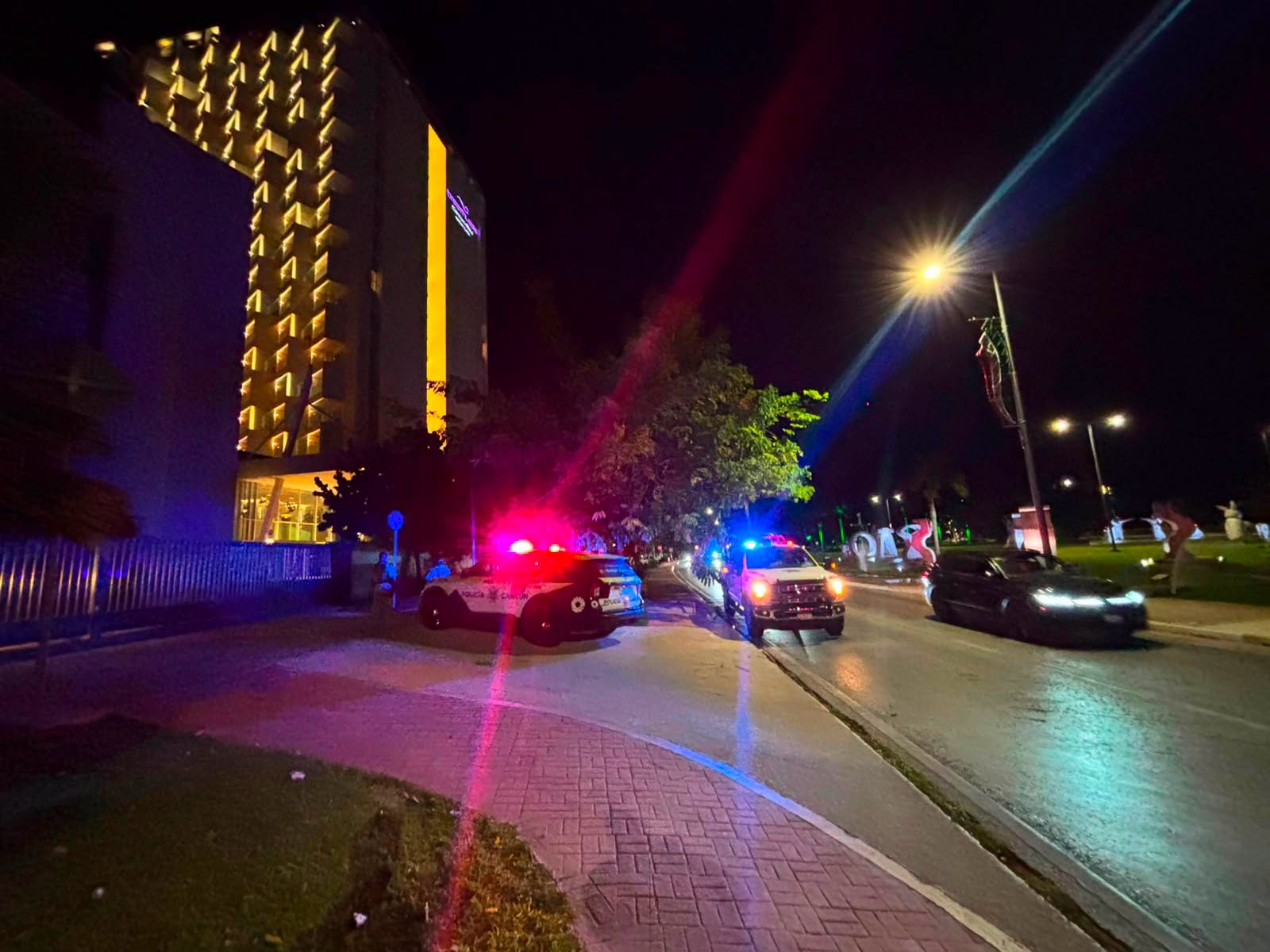 Mujer extranjera muere tras caer de hotel en Cancún