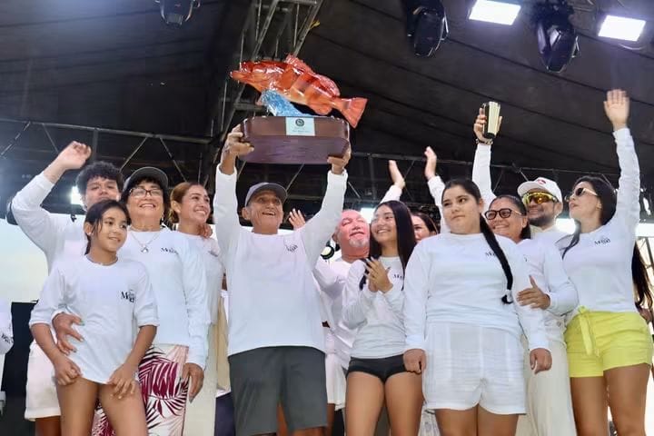Nivardo Mena premia torneo de pesca en Holbox 2026