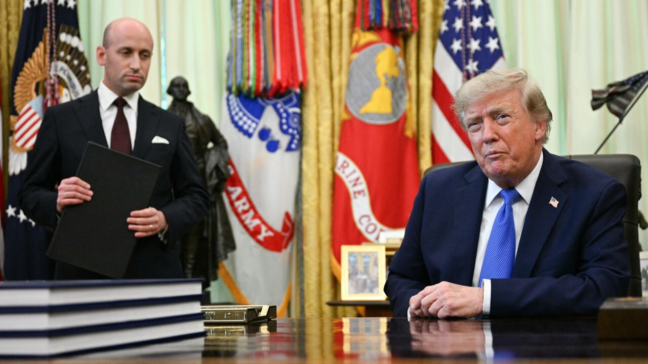 Trump firma decretos para limitar ciudadanía por nacimiento