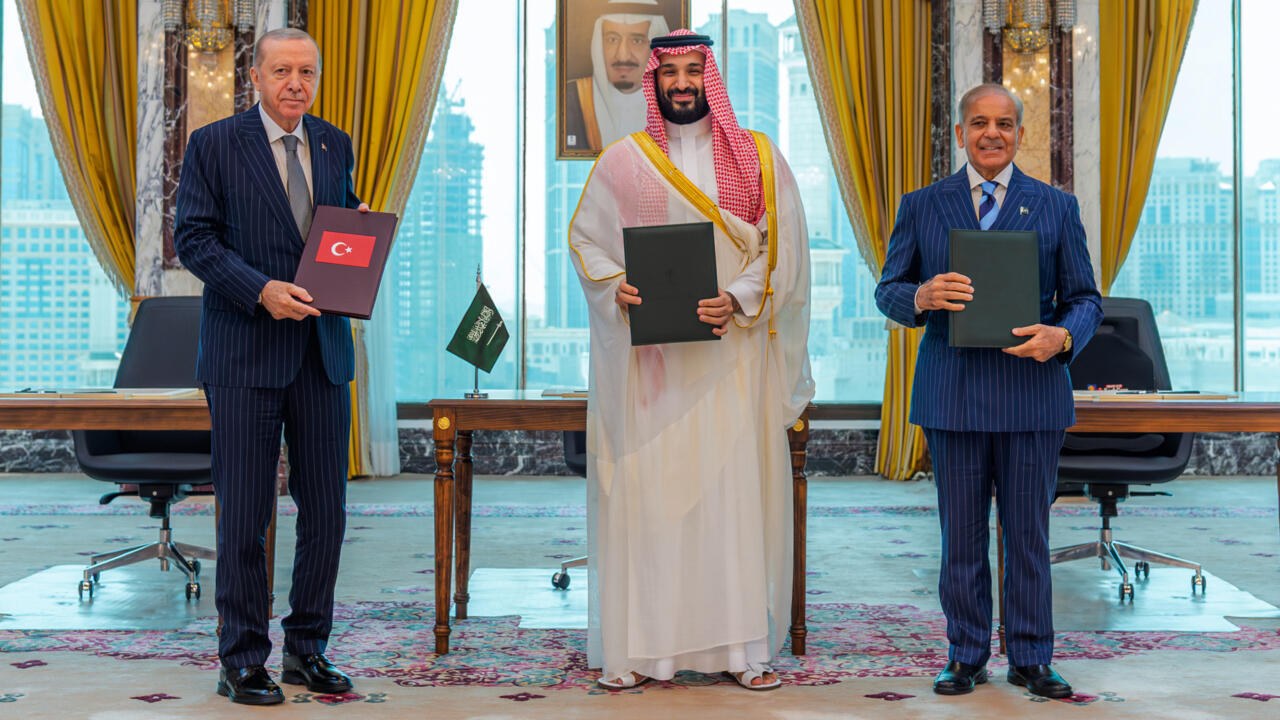 Arabia Saudita, Turquía y Pakistán firman pacto defensa mutua
