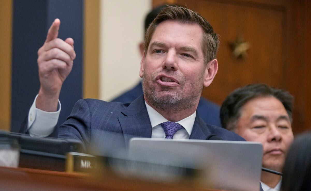 FBI registra casa de excongresista Eric Swalwell en California