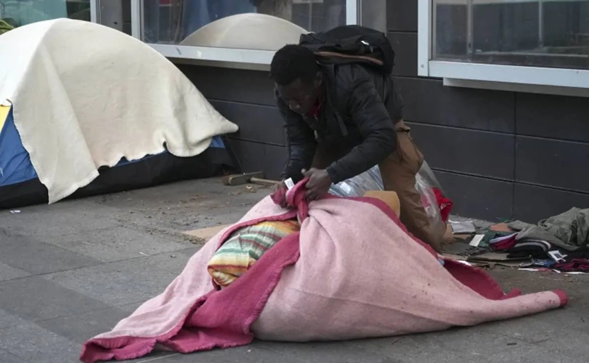 Localizan camión con 58 migrantes en París en investigación