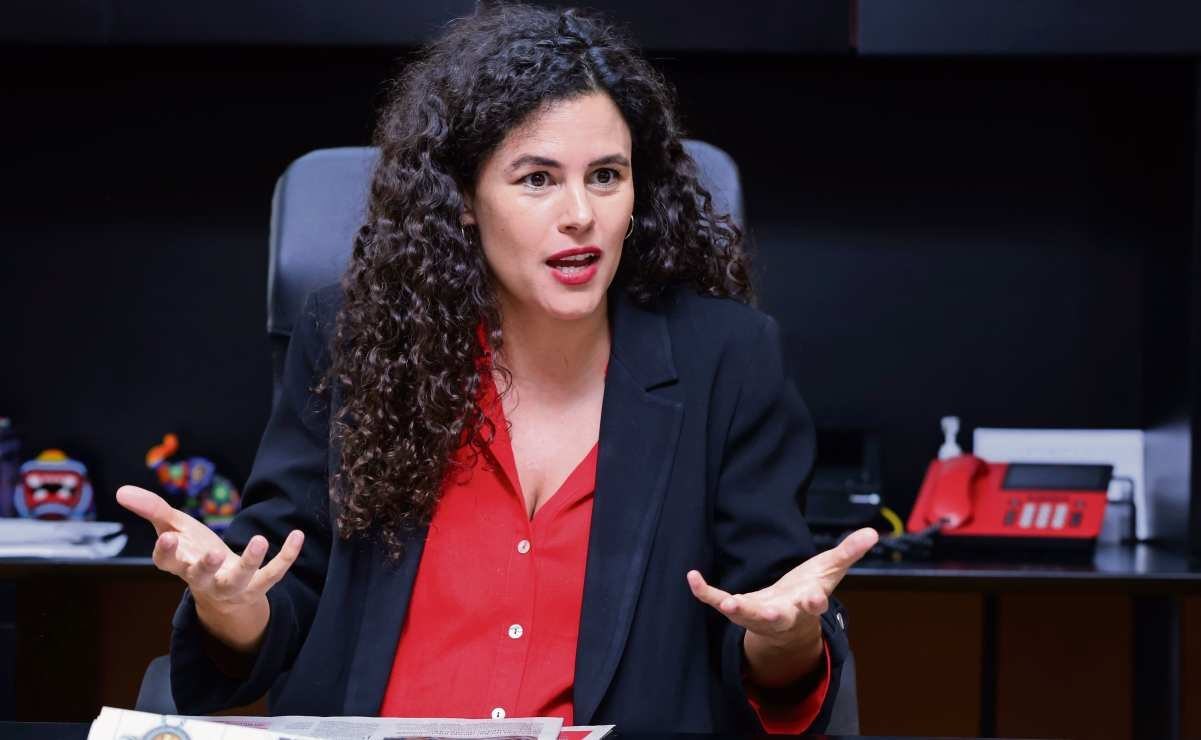 Luisa Alcalde defiende lineamientos de derechos de audiencias