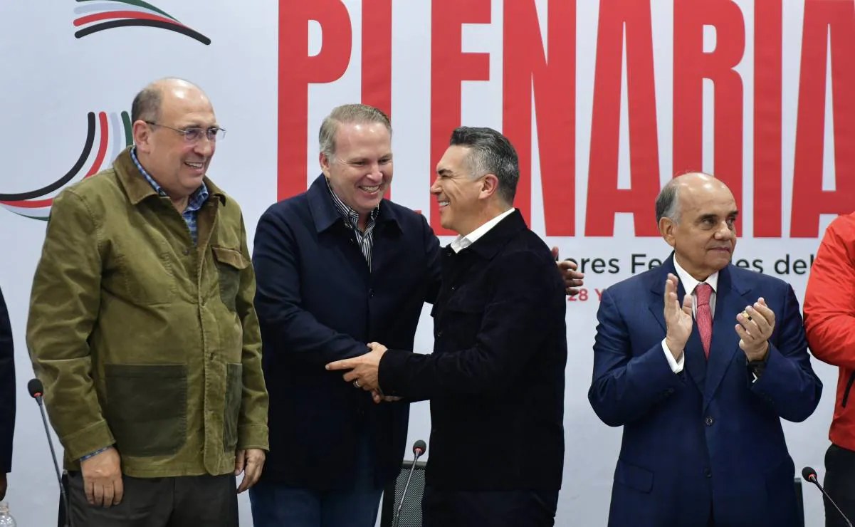 Diputado Teodoros Kalionchiz abandona PAN y se une al PRI