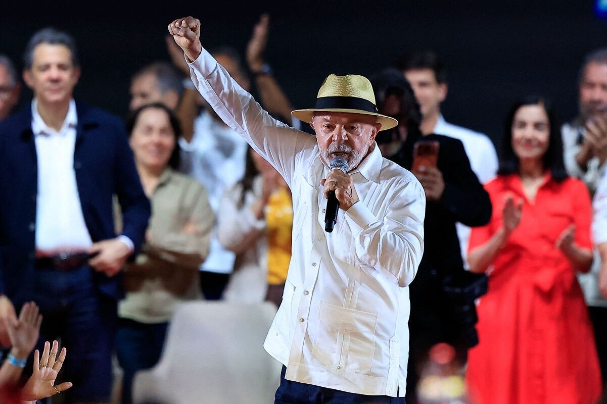 Lula da Silva oficializa candidatura para reelección en Brasil