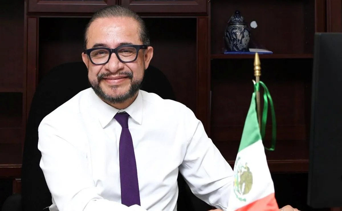 Hugo Eric Flores solicita licencia para dirigir PAZ nacional