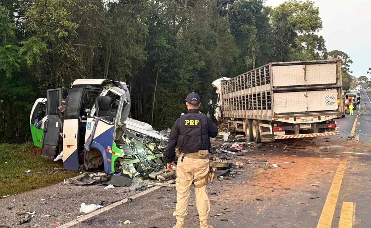 Choque en Paraná deja 23 muertos y cinco heridos