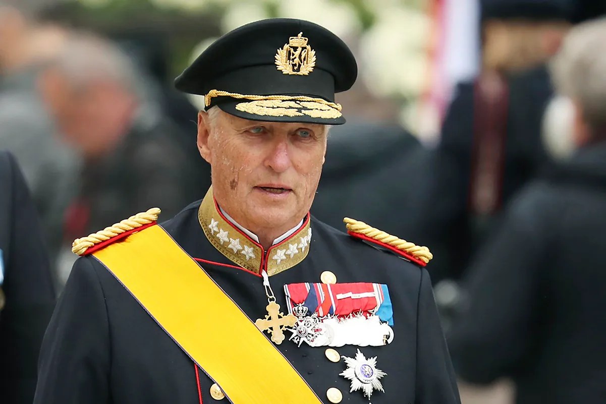 Rey Harald V de Noruega hospitalizado por anemia en Oslo