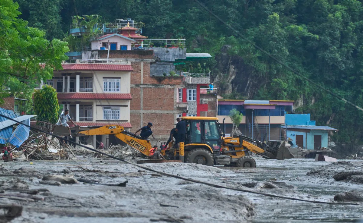 SRE confirma sin mexicanos afectados por inundaciones en Nepal