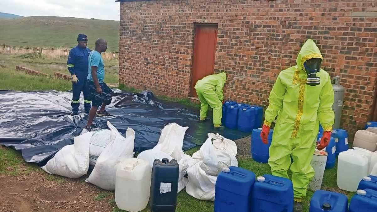 Detienen a dos mexicanos en narcolaboratorio en Sudáfrica