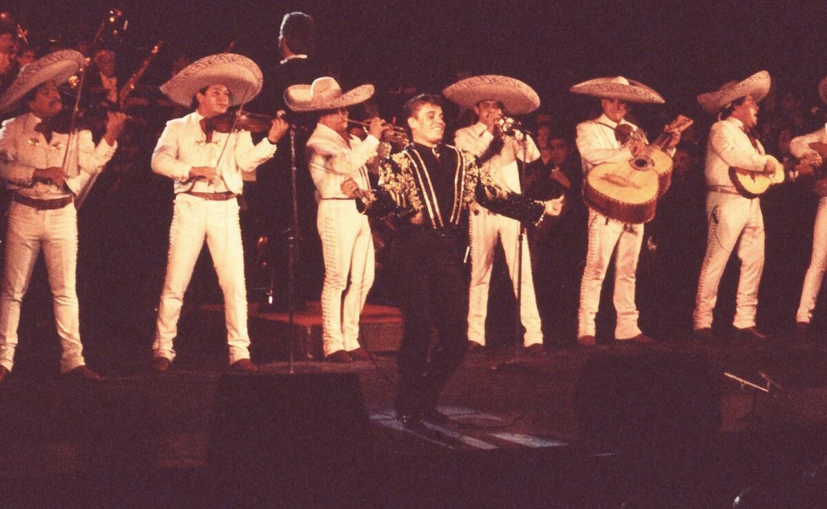 Juan Gabriel vuelve al cine con imágenes inéditas