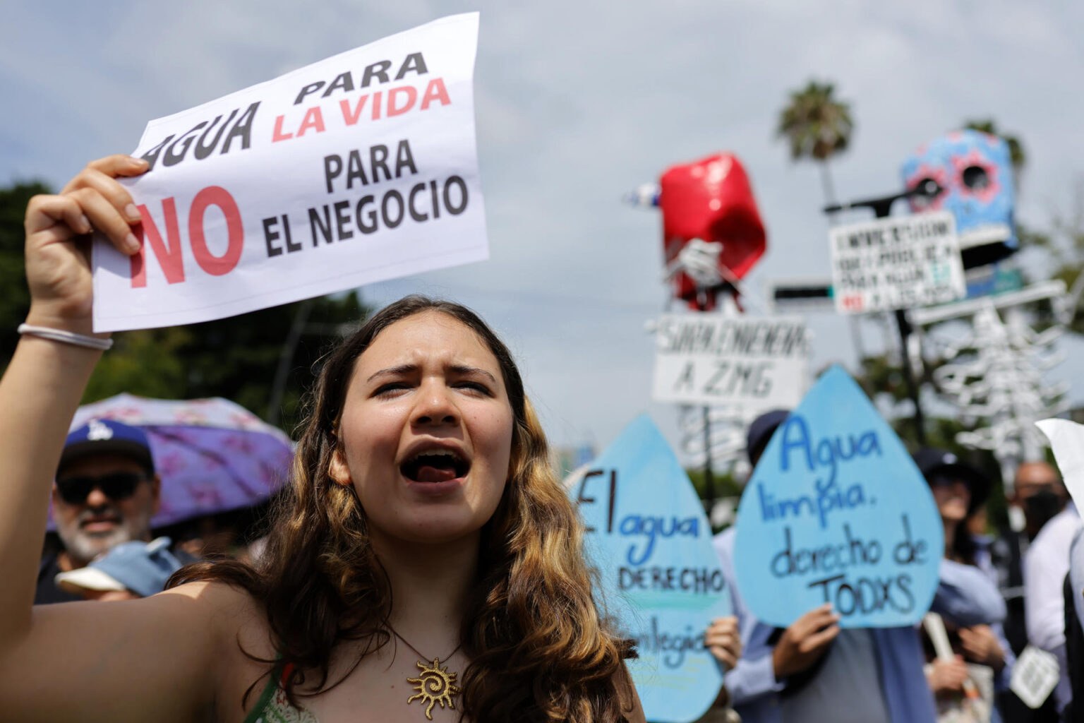 Denuncian agua contaminada con heces en Guadalajara