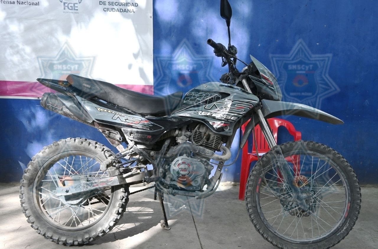 Policía Cancún recupera motocicleta robada y detiene a sospechoso