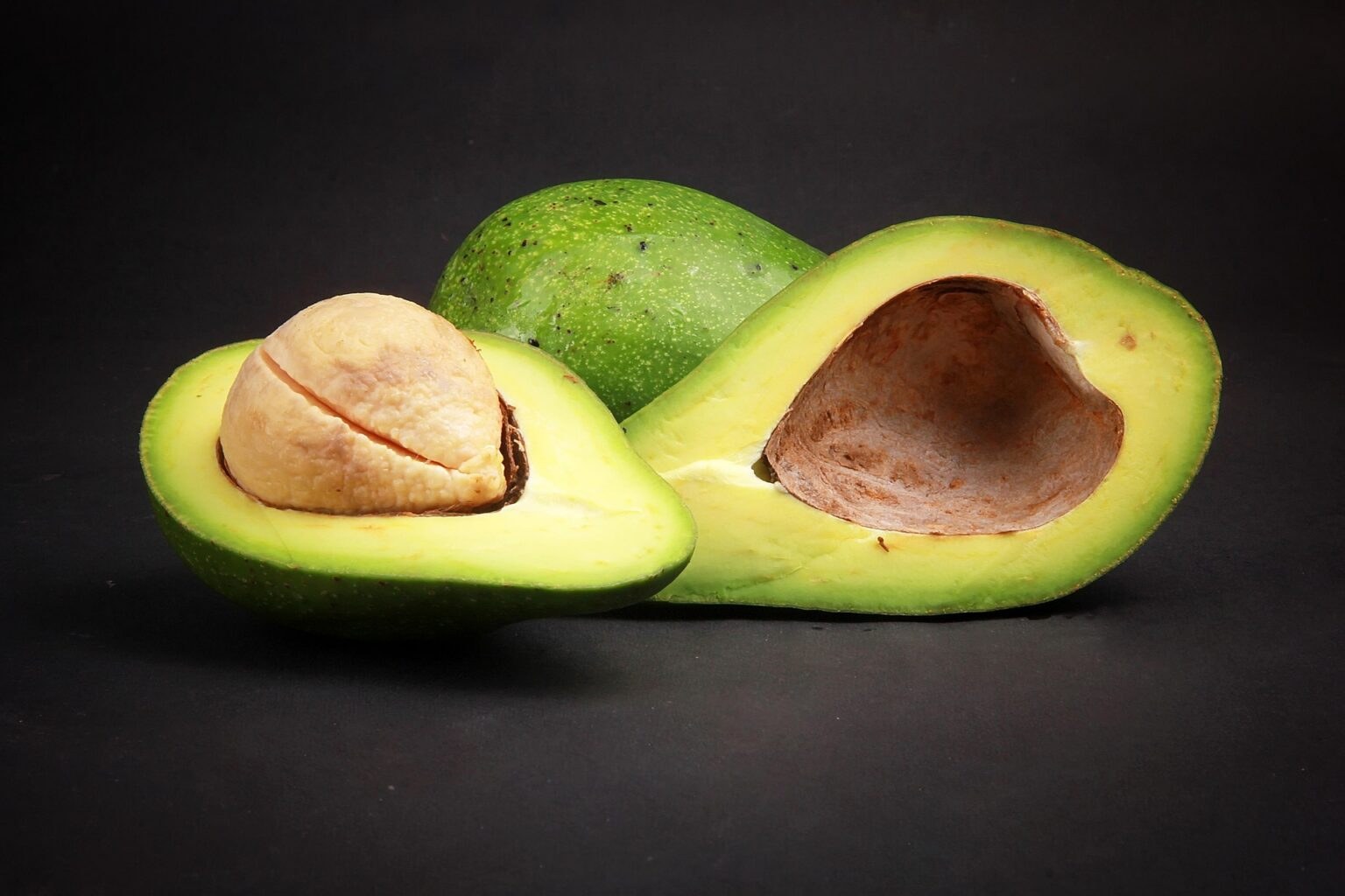 Aguacateros ajustan operaciones por suspensión en EE.UU.