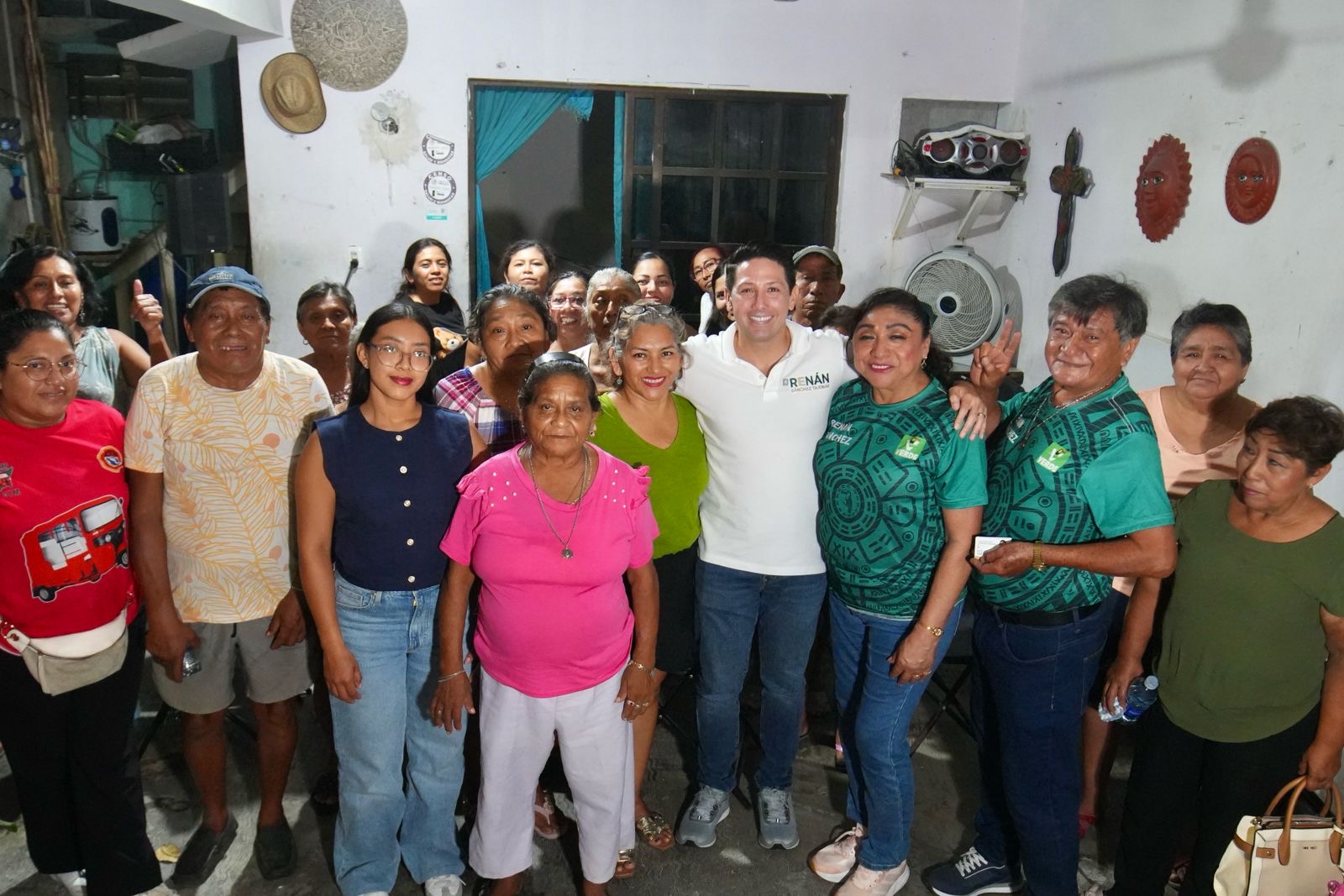 Renán Sánchez Tajonar atiende familias en San Miguel I
