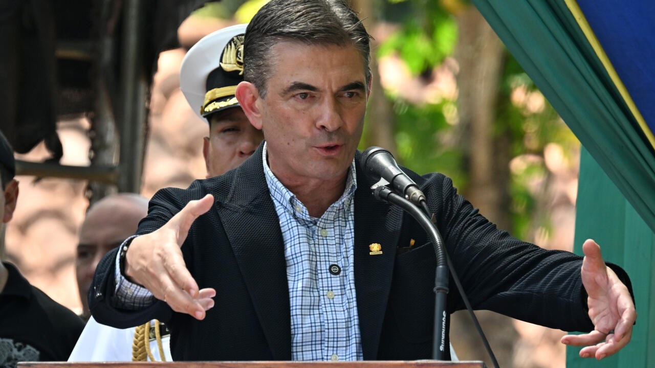 Bolivia nombra nuevo ministro de Economía en crisis profunda