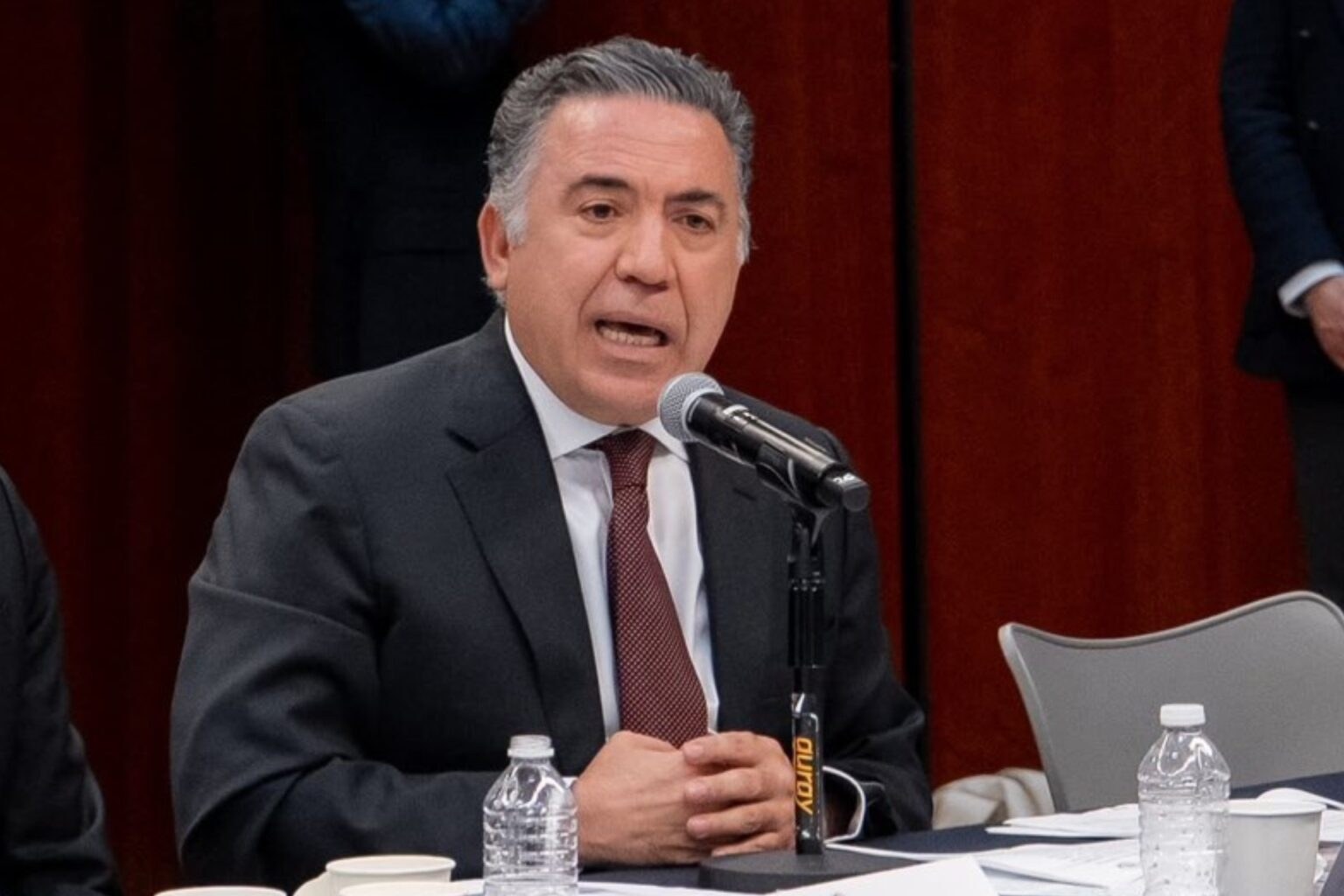 Enrique Inzunza anuncia regreso al Senado en agosto