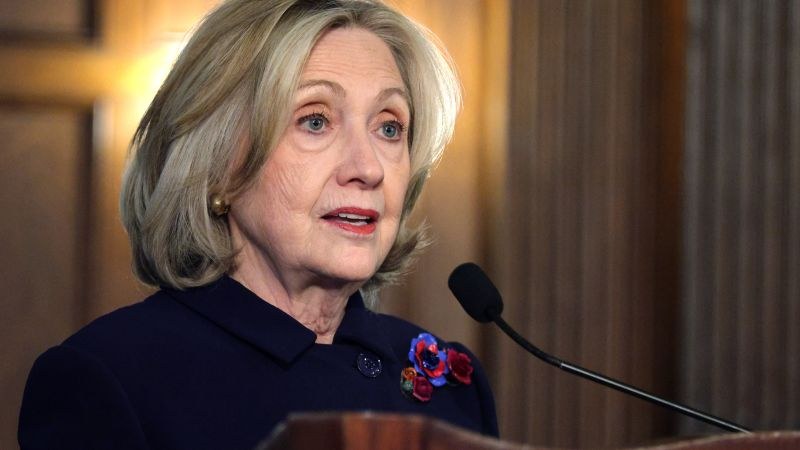 Hillary Clinton critica decoración dorada de Trump en Casa Blanca