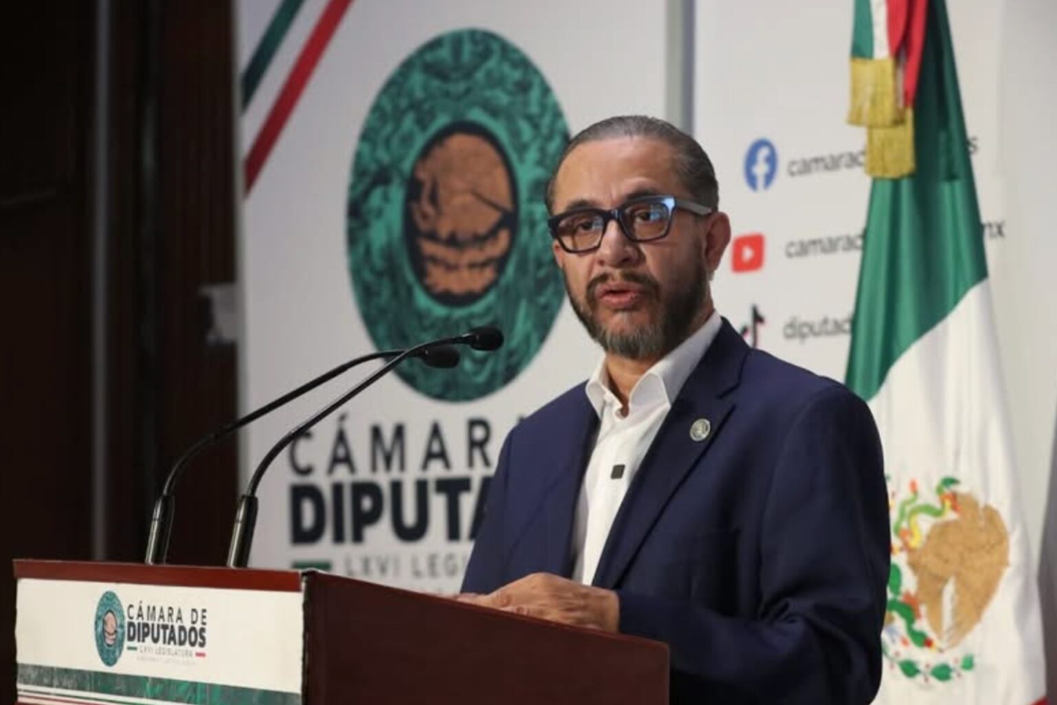 Hugo Eric Flores pide licencia para dirigir Partido PAZ