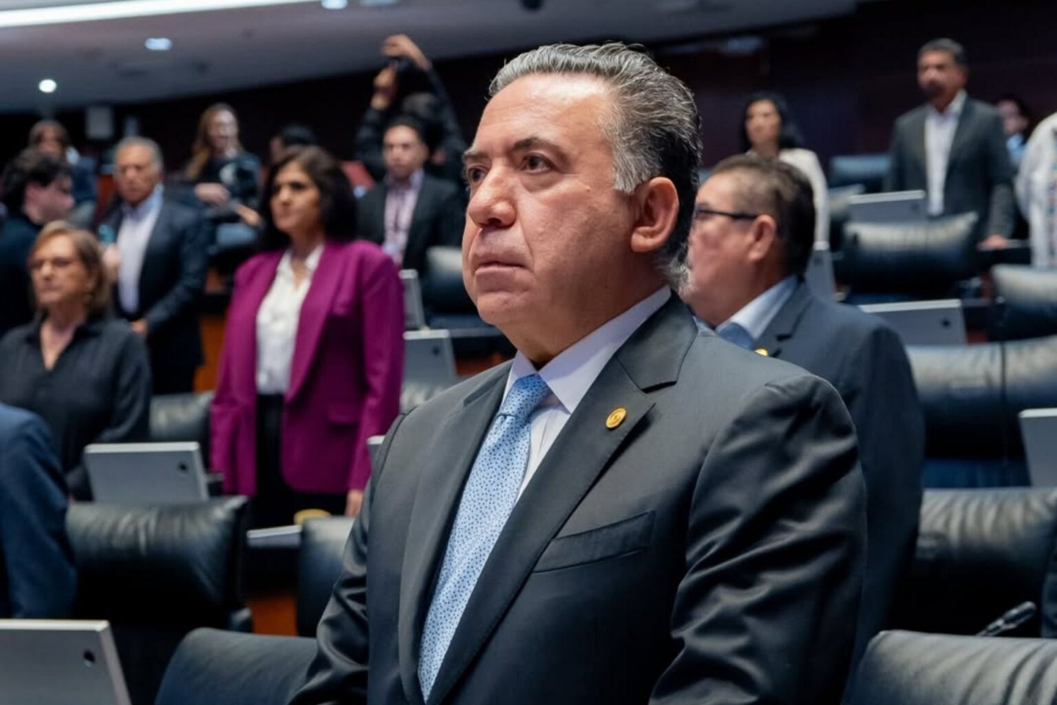 Enrique Inzunza se separa de Morena en el Senado