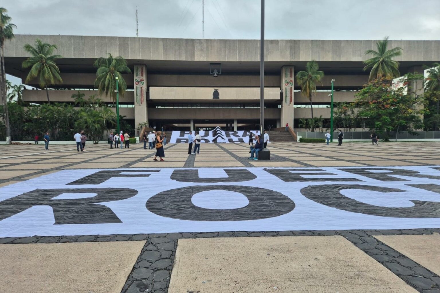 Protestan en Sinaloa contra regreso de Rocha Moya