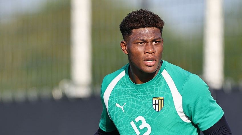 Aston Villa confirma fichajes de Suzuki y Ruggeri