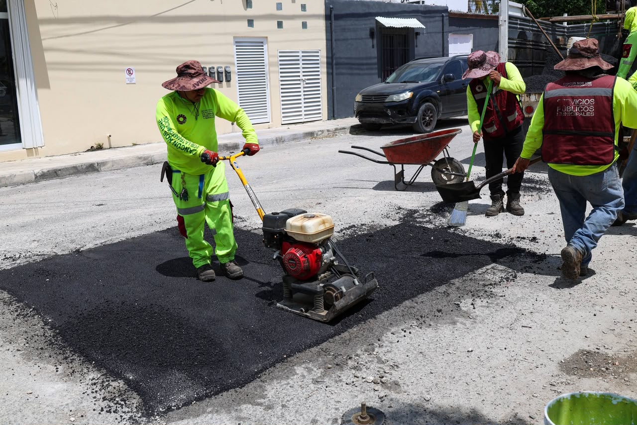 Cancún refuerza mantenimiento urbano para mejorar vialidades
