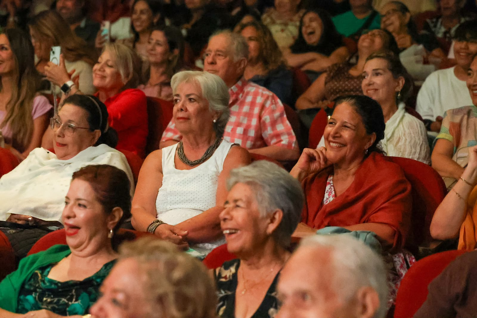Teatro 8 de Octubre vibró con musical de Los Años Dorados