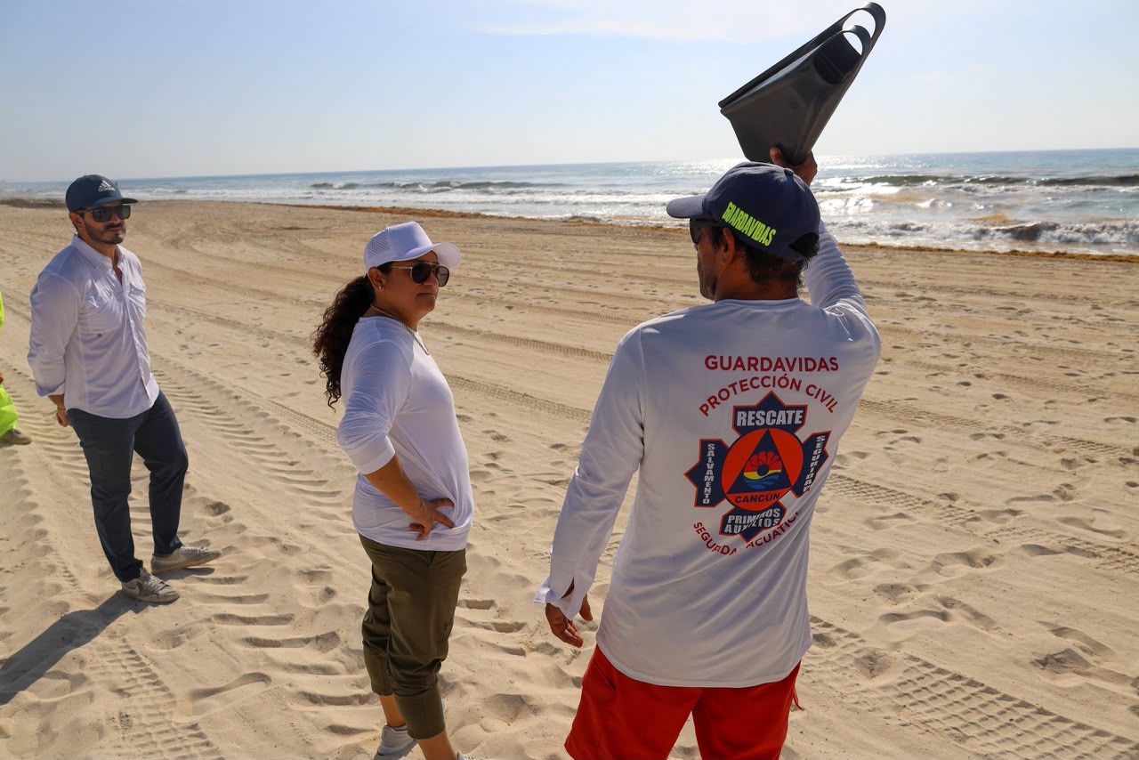 Ayuntamiento de BJ mantiene limpieza continua en playas