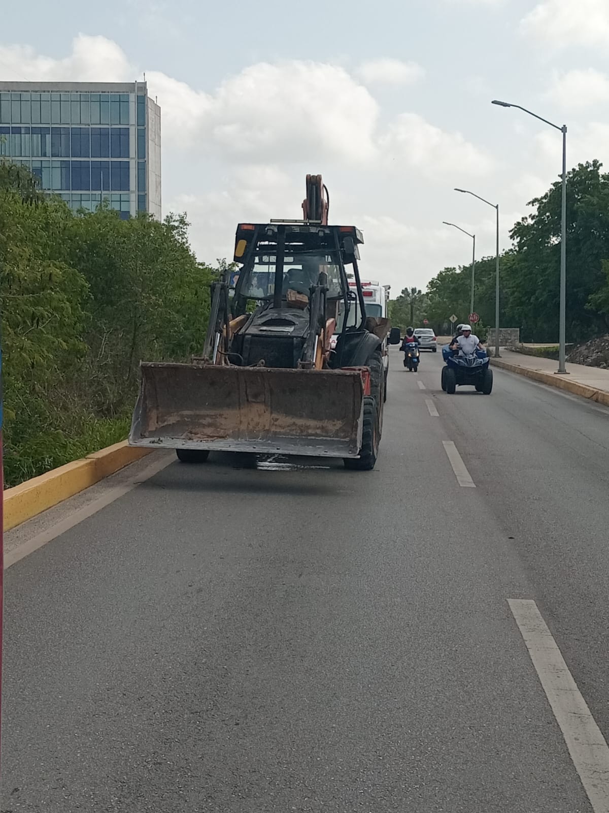Localizan retroexcavadora causante de accidentes en Playa del Carmen