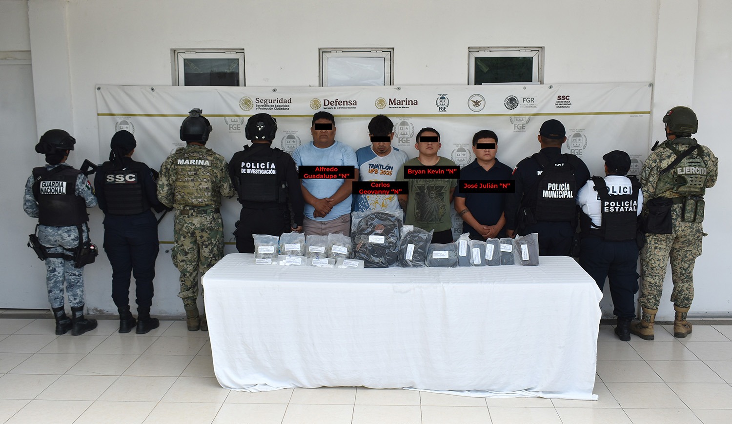 Detienen a cuatro por narcomenudeo en Bacalar