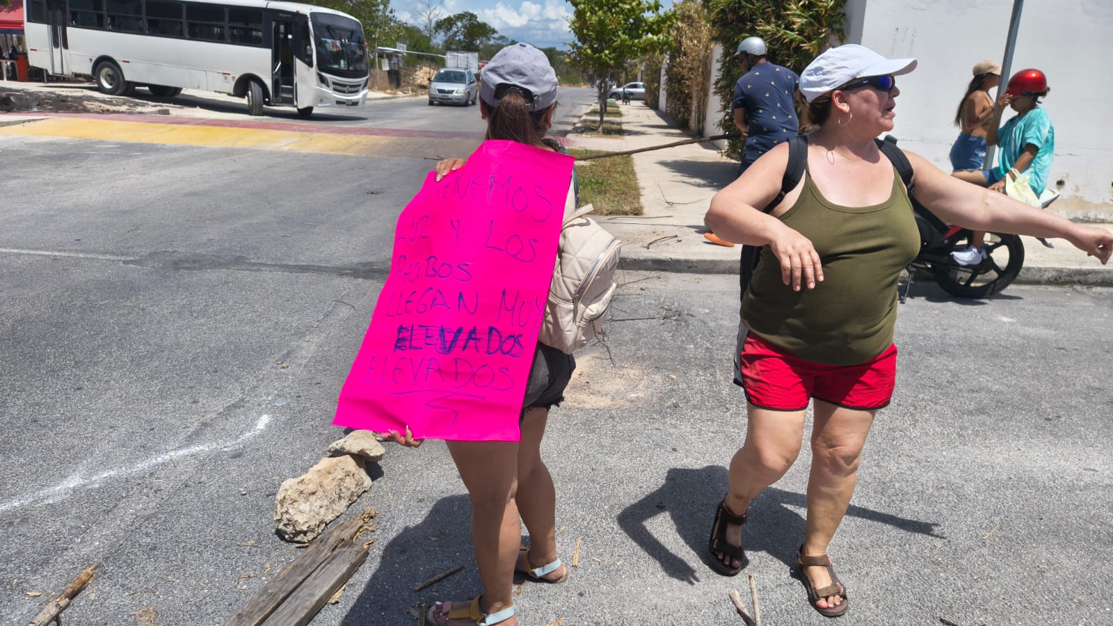 Protestas en Playa del Carmen por fallas eléctricas