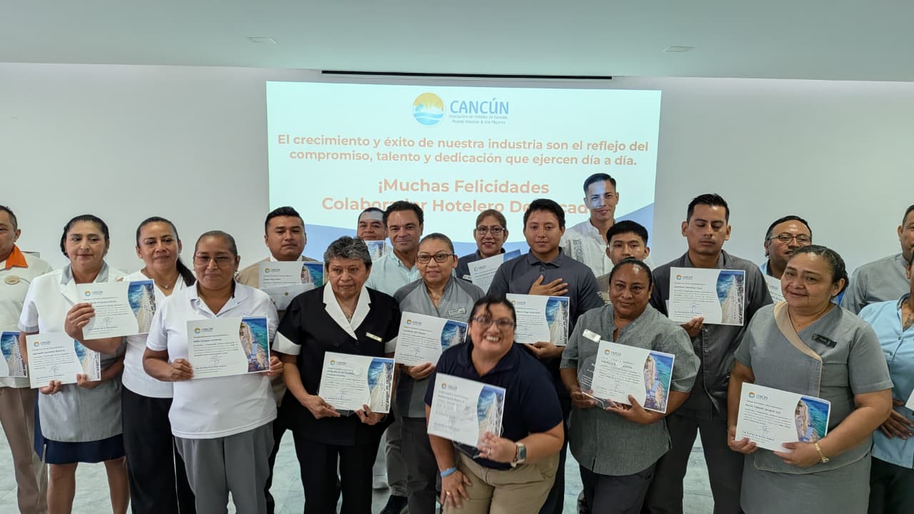 Reconocen a colaboradores hoteleros en Cancún