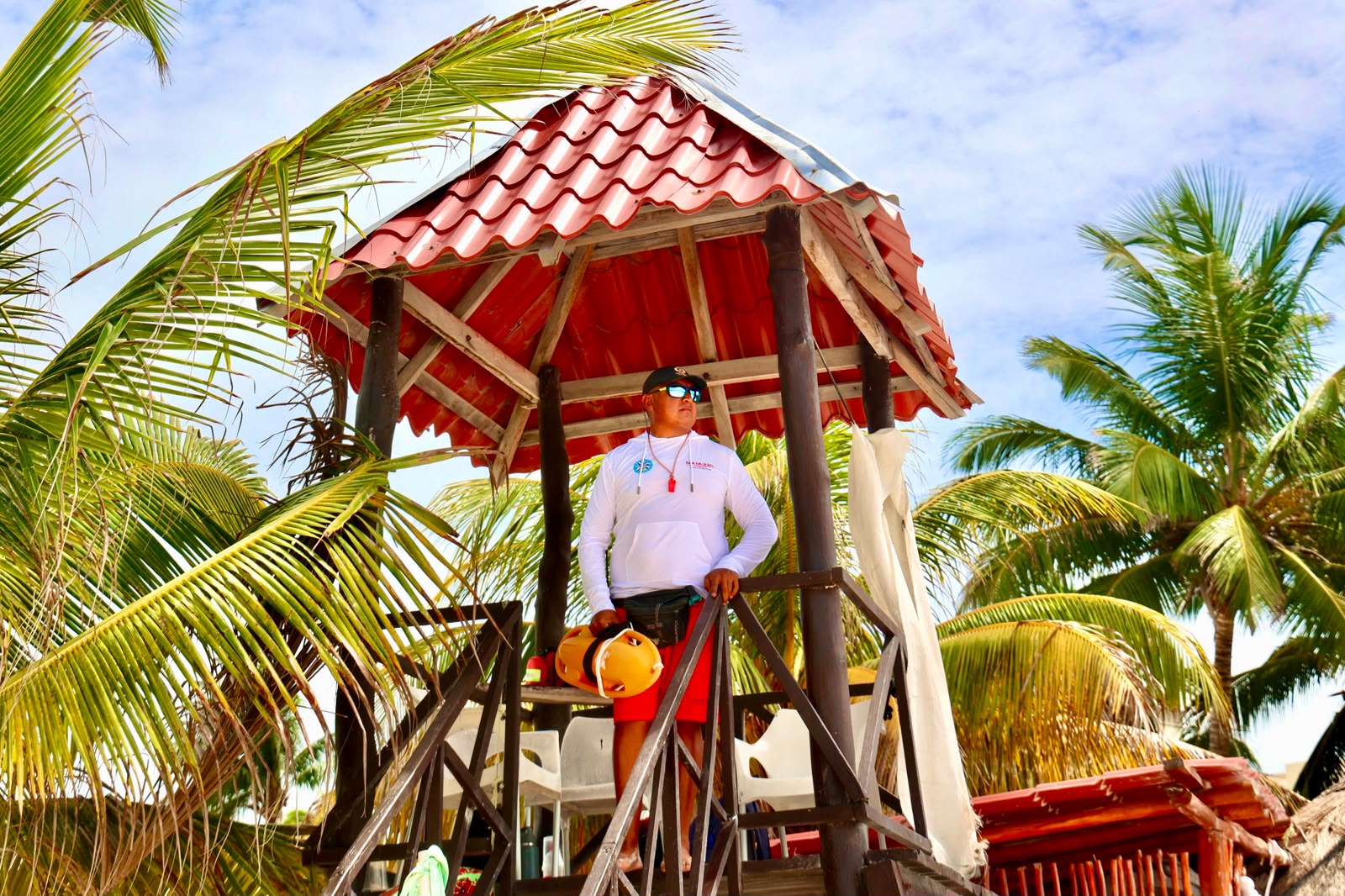 Guardavidas vigilan playas de Isla Mujeres en verano 2026