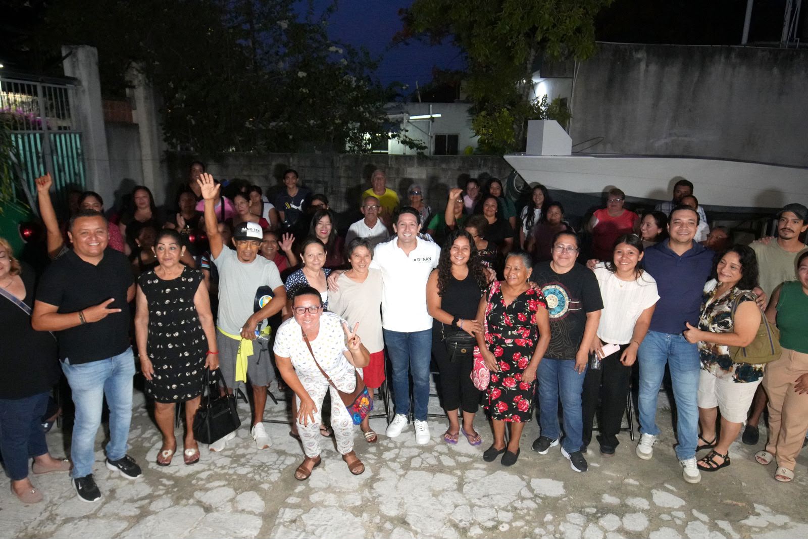 Renán Sánchez fortalece diálogo con colonias de Cozumel