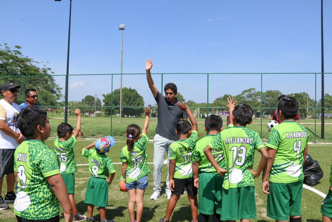 Niñez de Lázaro Cárdenas disfruta legado del Mundial Social 2026