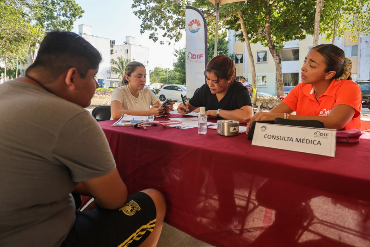DIF Benito Juárez entrega apoyos a familias vulnerables