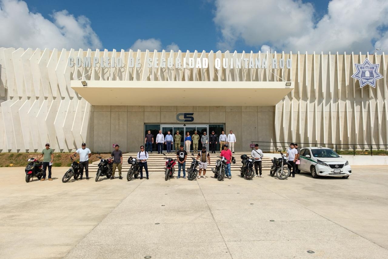 Gobierno de Quintana Roo entrega vehículos recuperados a familias