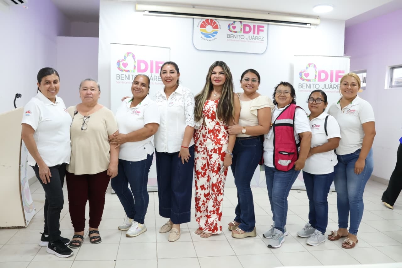 DIF Benito Juárez entrega constancias a graduadas